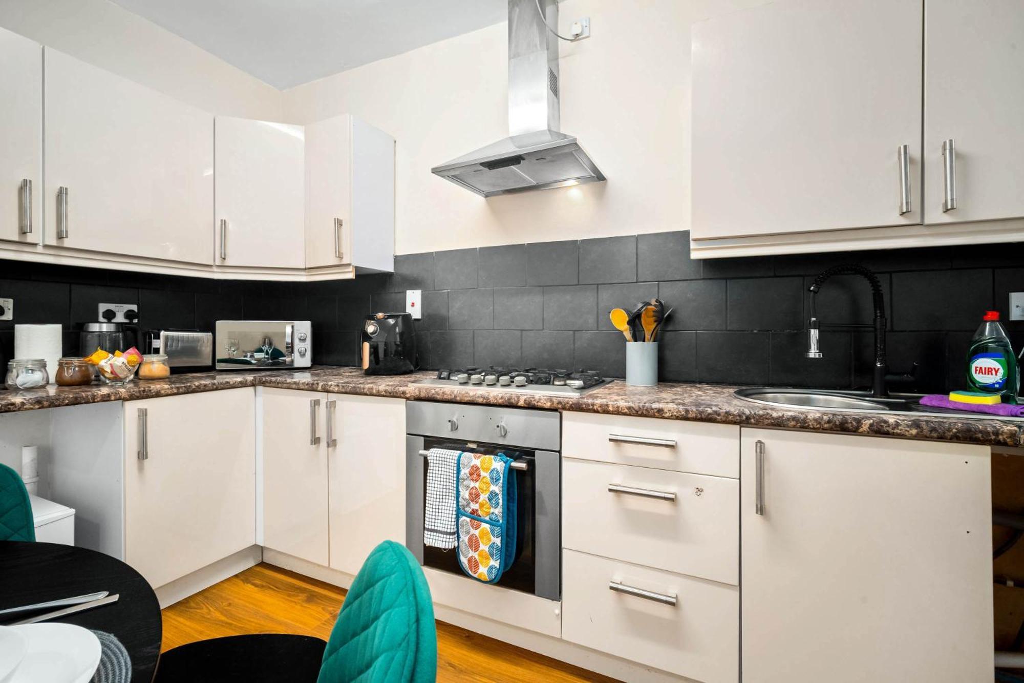 3 Bed House For Contractors & Families And Free Parking Villa Birmingham Exterior foto