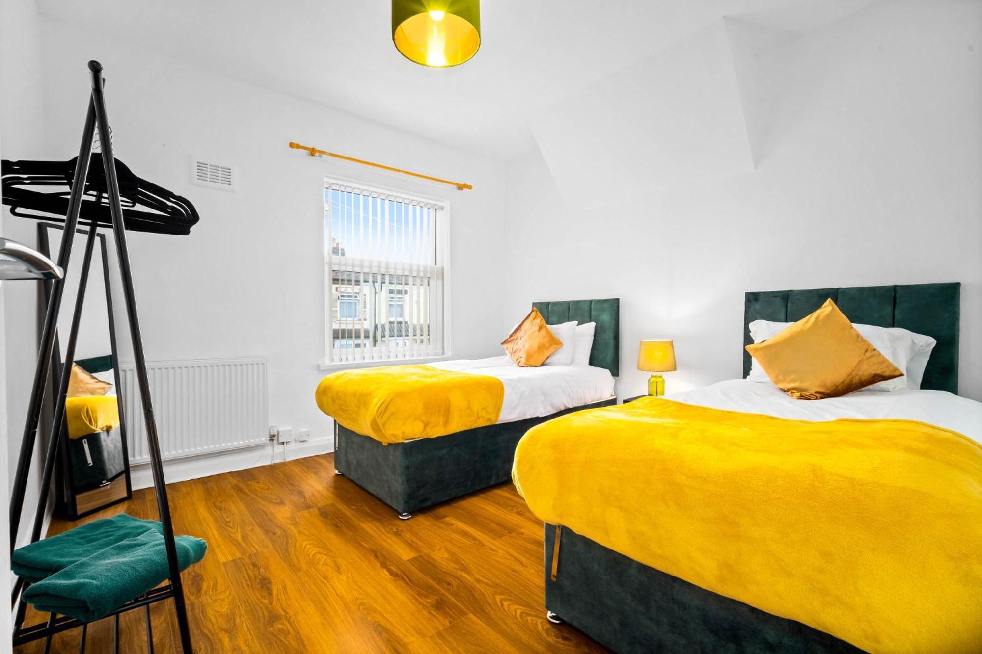 3 Bed House For Contractors & Families And Free Parking Villa Birmingham Exterior foto